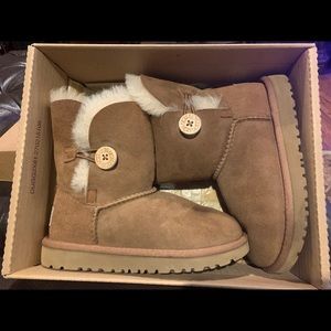 UGG Australia T Bailey Button Size 12.